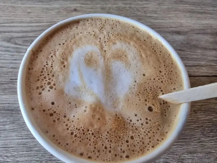 Który popularny napój wypłukuje wapń z kości: Pijesz go codziennie 8ba855d983aa8b75873c6ec42ba70863, Biznes Fakty