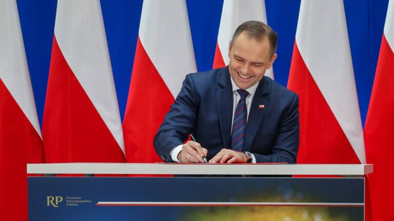 Głowa państwa zatwierdziła 10 aktów prawnych. W tym zmiana w kwestii KDP. 8fd689e145bc37bb8936e4059c65c2c9, Biznes Fakty