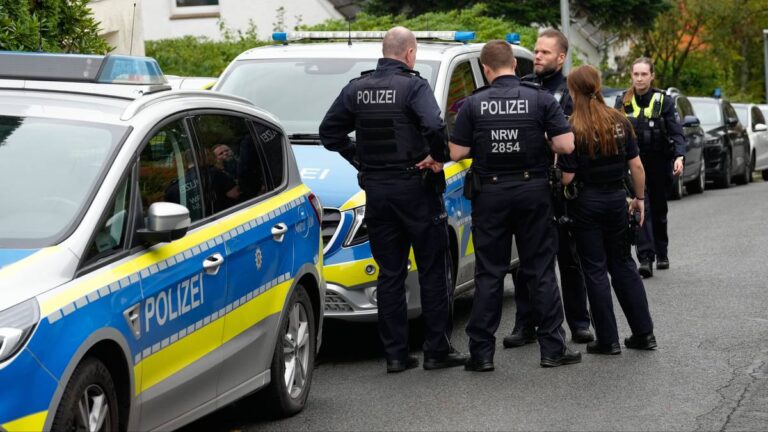 Służby namierzają niebezpieczne grupy. Szeroko zakrojone obławy w Niemczech. Aab6a33a8e7653698af68bf8a65748db, Biznes Fakty