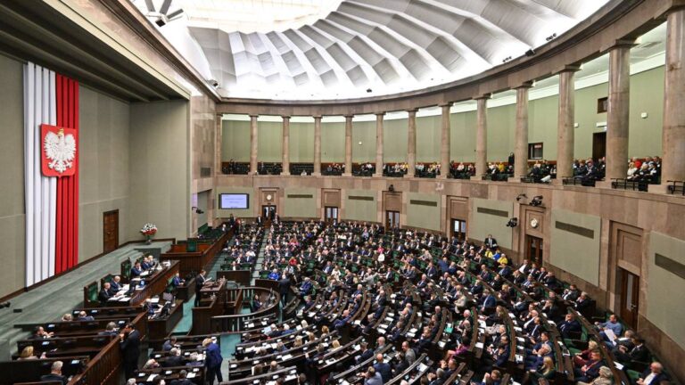 Spadek notowań PiS, wzrost poparcia dla KO. Wybory do Sejmu: preferencje wyborców. Ac4005cf081b1d080c87df025436226c, Biznes Fakty