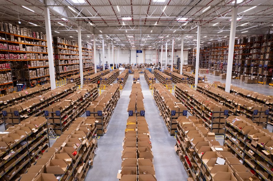 B3fa70664f4f18df6117a627a82b21ed, Biznes Fakty