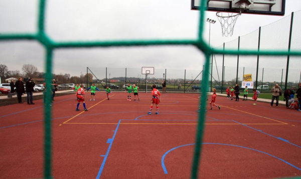 Orliki: nieśmiertelny projekt. Premier: 1009 obiektów sportowych modernizowanych, kolejne 206 wznoszone. Orliki Wiecznie Ywe Tusk 1009 Boisk Jest W Remoncie 206 Kolejnych W Budowie F3a4932, Biznes Fakty