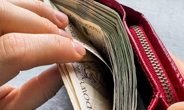 Długi kartowe od parabanków poszybowały w górę o 70%. Zaduenie Na Kartach Kredytowych Od Firm Poyczkowych Wzroso O 70 Proc Ff78513, Biznes Fakty