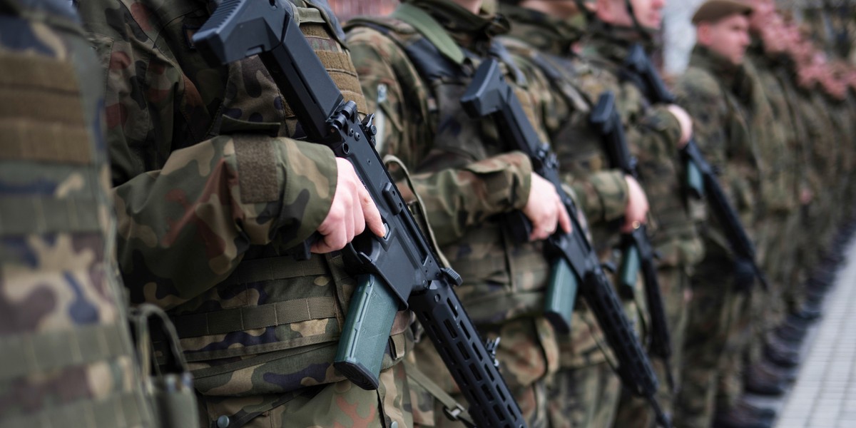 Pod koniec listopada Polska złożyła do Komisji Europejskiej wniosek o pożyczkę w wysokości 43,7 mld euro, czyli niemal 190 mld zł. Pieniądze mają zostać przeznaczone gł&oacute;wnie na zakup uzbrojenia.