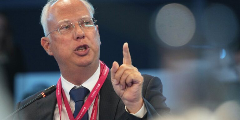 Miami: Putin deleguje rozmówców.