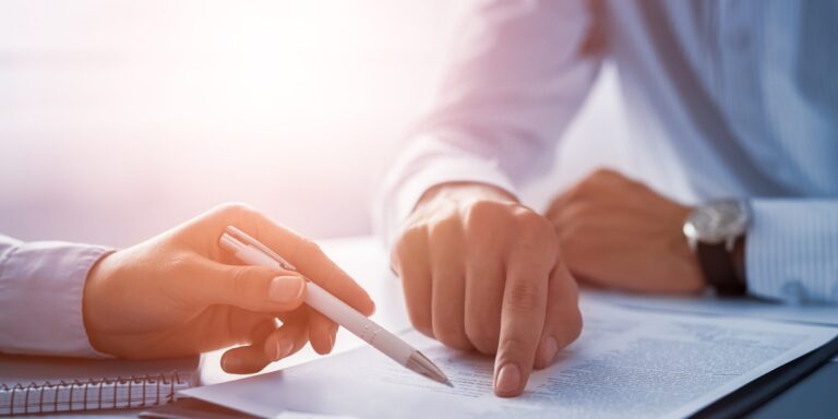 Specjaliści o sporach kupujący-agent. Porozumienie zasadą współdziałania.