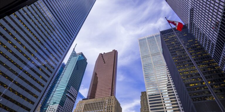 Październikowy impas w Kanadzie.  Ekonomia cierpi przez protesty i opłaty.