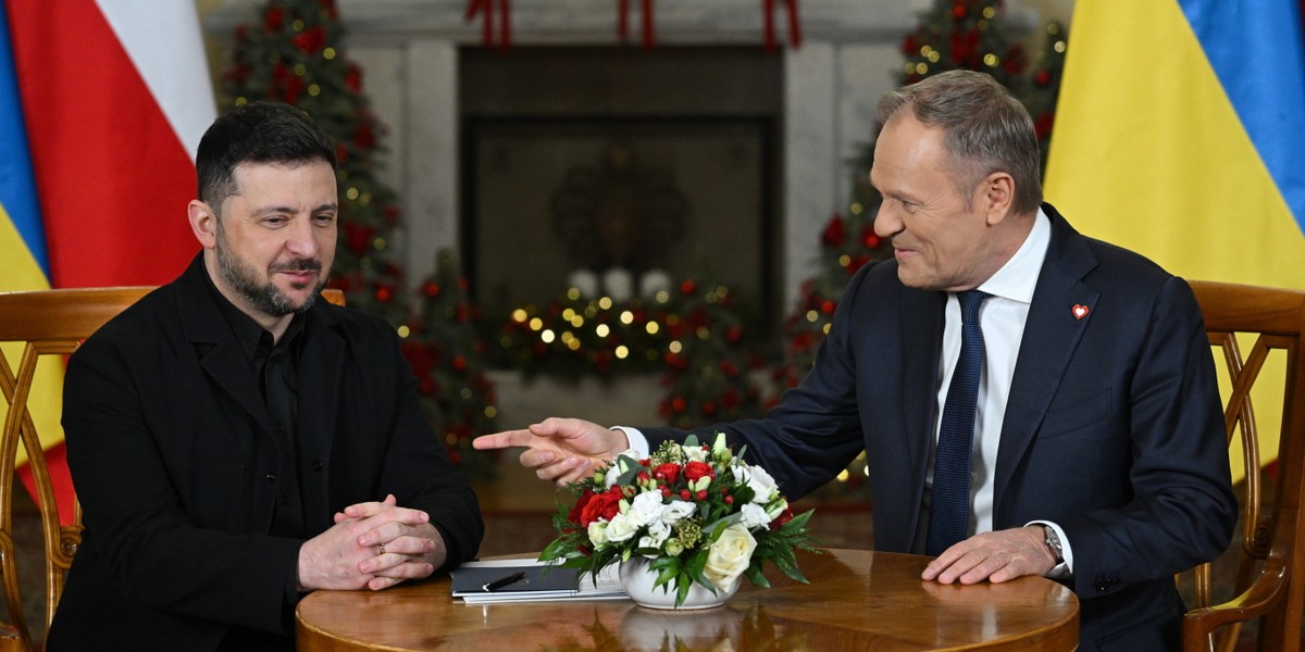 Prezydent Ukrainy Wołodymyr Zełenski i premier Donald Tusk podczas spotkania w Kancelarii Prezesa Rady Ministr&oacute;w w Warszawie, 19 grudnia 2025 r.