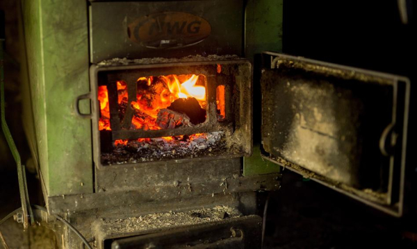 Śląskie walczy ze smogiem. Od 1 stycznia zakaz piec&oacute;w wyprodukowanych do 2017 r.