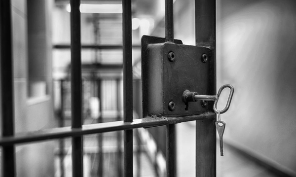 Sąd Najwyższy oddalił kasację. Oszust &bdquo;na policjanta&rdquo; posiedzi 4,5 roku