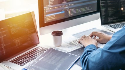 Polskie firmy inwestują w AI, ale zyski wciąż poniżej średniej europejskiej