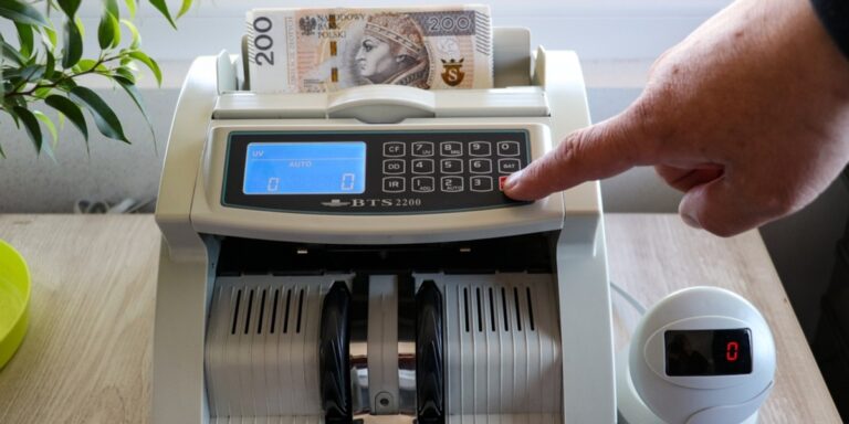 Dziura w polskim bilansie obrotów. Najnowsze statystyki NBP.