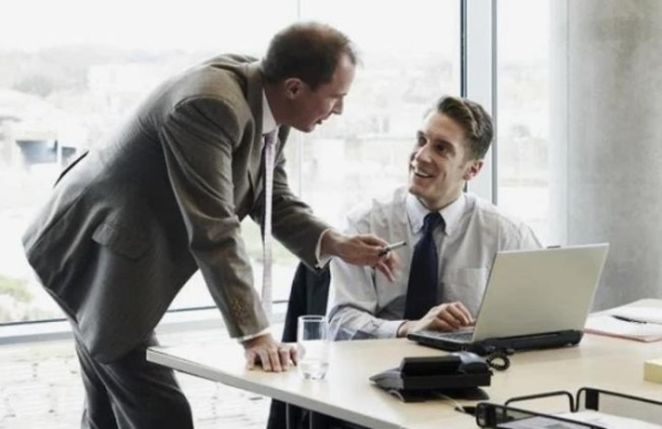 Jak znaleźć sposób na zniesienie nieznośnego szefa?