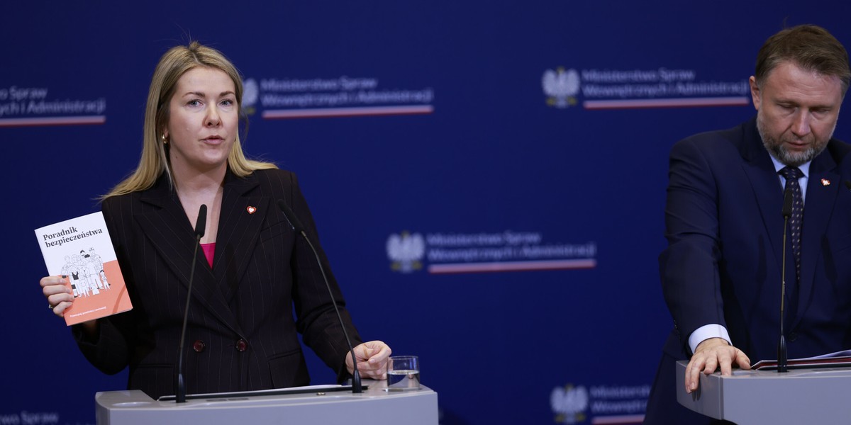 Rząd przygotował kilkanaście milion&oacute;w egzemplarzy "Poradnika bezpieczeństwa" dla Polak&oacute;w