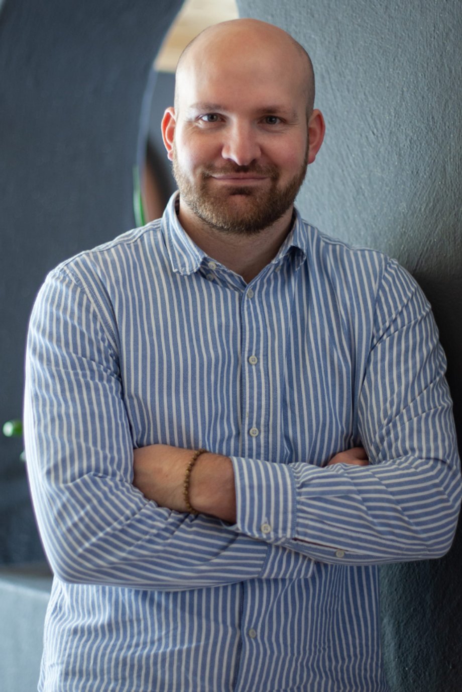 David Uhrhan jest przedsiębiorcą. Swoją działalność w branży nieruchomości zorganizował za pośrednictwem firmy DU Consulting &amp; Services GmbH.