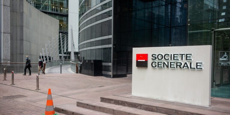 Francuski potentat bankowy tnie etaty. Redukcja zatrudnienia dotknie 1800 pracowników. Francuski potentat bankowy tnie etaty. Redukcja zatrudnienia dotknie 1800 pracowników.