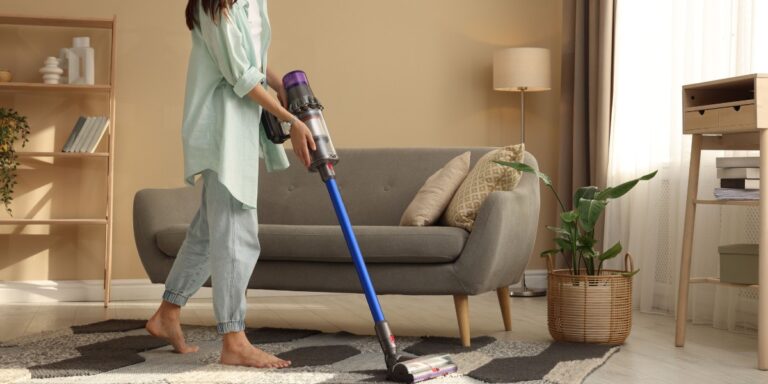 Najlepsze 3 odkurzacze akumulatorowe – mocne zasysanie, długi czas pracy i niskie ceny