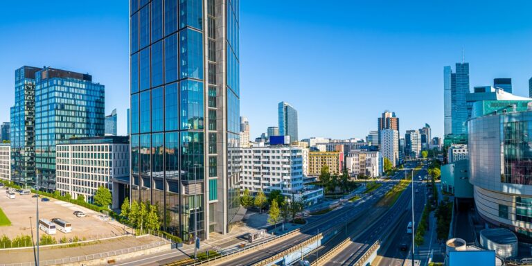 Perspektywy na rok 2026: Przedsiębiorstwa inwestują w standard przestrzeni biurowych. Podaż ograniczona, oczekiwania rosną.