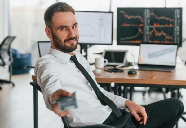 Czy nasz wygląd rzeczywiście wpływa na sukces zawodowy? Co mówią naukowcy?