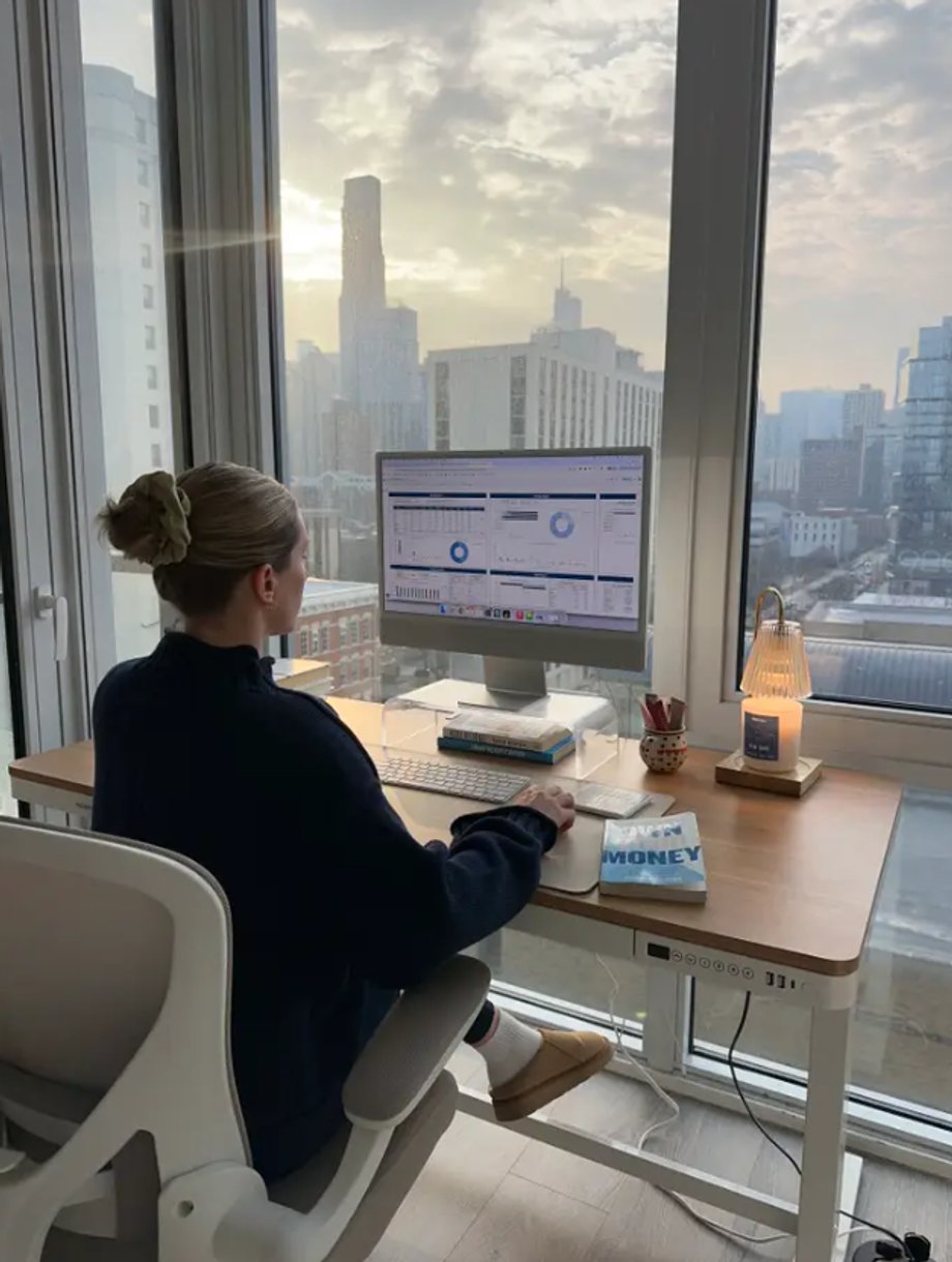 Allocca rozpoczęła swoją karierę w Bostonie i obecnie mieszka w Chicago