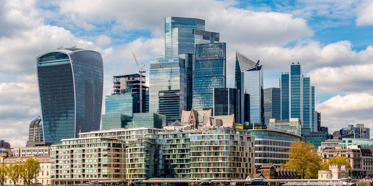 Brytyjskie firmy masowo szukają ekspert&oacute;w od AI