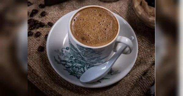 Jak pić kawę, żeby schudnąć: zasady, które naprawdę działają