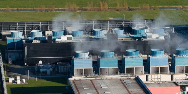 AI pożera zasoby wodne. Alarm ekonomistów.