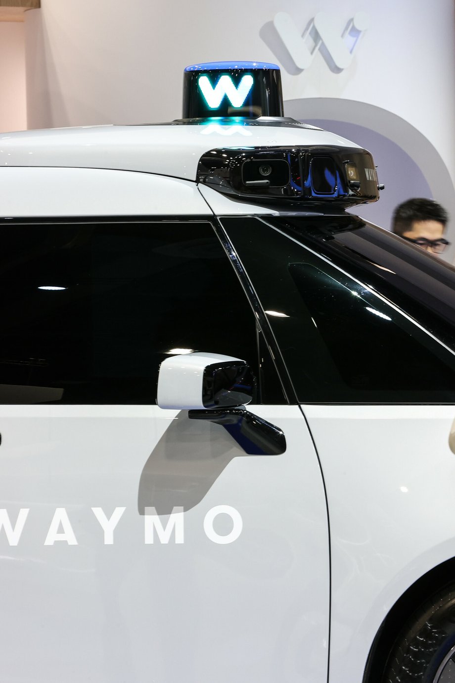 Kamery w pojeździe Waymo podczas drugiego dnia targ&oacute;w Consumer Electronics Show (CES 2026) w Las Vegas