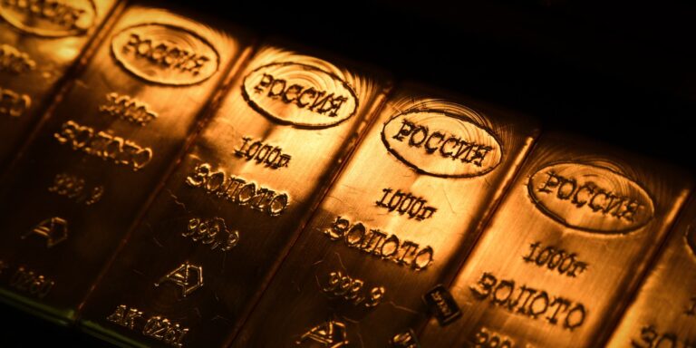Kreml stawia na złoto. Wojna pogarsza sytuację.