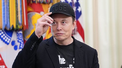 Najbogatszy człowiek świata domaga się wielkiego odszkodowania od gigant&oacute;w AI