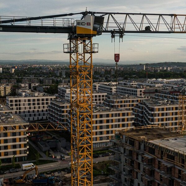 Prognoza cen mieszkań w 2026 od analityk&oacute;w Credit Agricole.