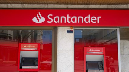 Jeden z największych bank&oacute;w w Polsce zmienia nazwę. Wiadomo, kiedy zmienią się loga