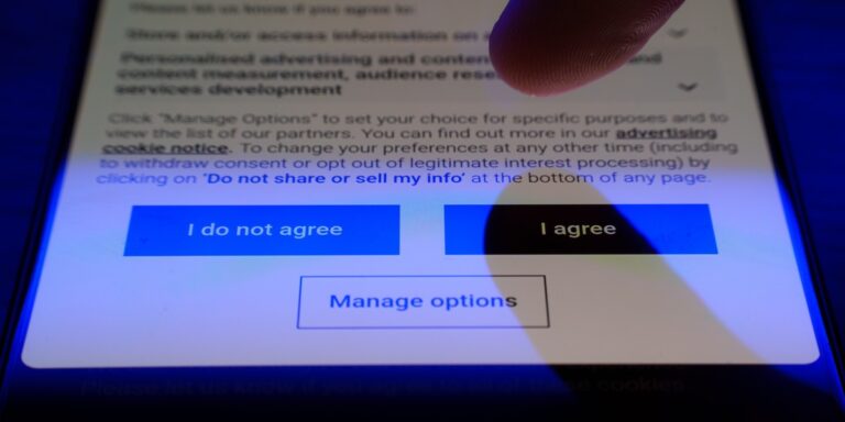 Dość zgody na pliki cookies. Jedna modyfikacja to rozwiązuje.