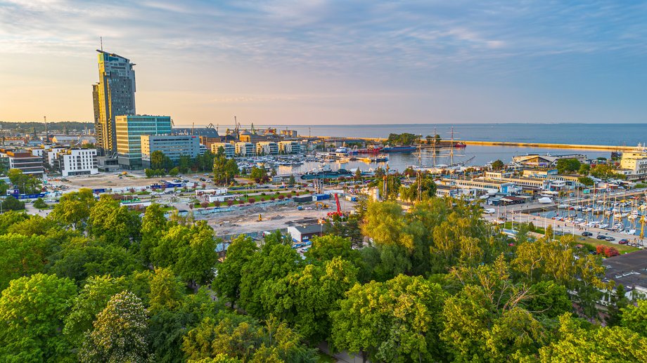Symbolem gdyńskiego luksusu są inwestycje takie jak Sea Towers czy Yacht Park na Molo Rybackim
