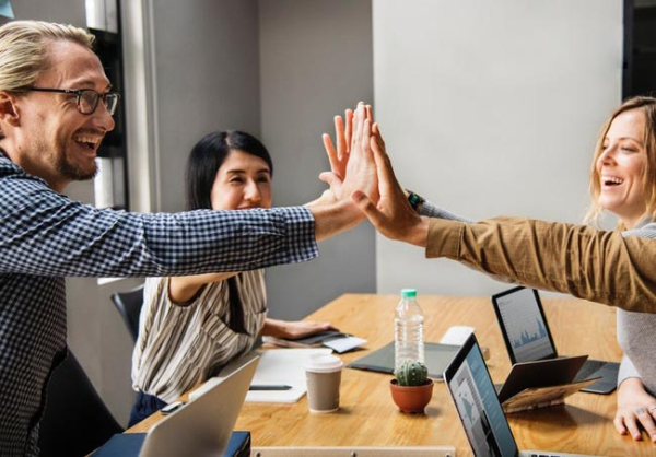 Jak komunikować się ze współpracownikami: 4 style komunikacji