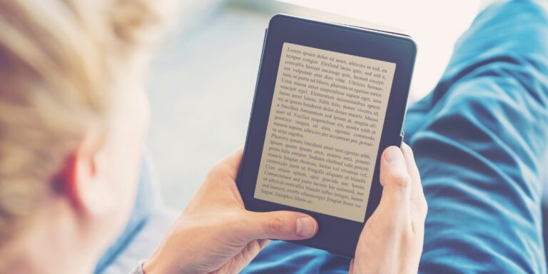 Okazja! Czytniki e-książek w obniżonych cenach! Kindle, Pocketbook, Inkbook – wybierz idealny model.