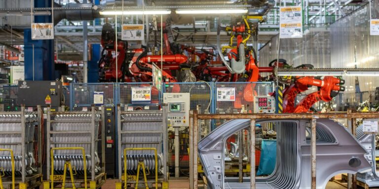 Stellantis redukuje wytwarzanie w Tychach. Przedstawiciele związków zawodowych wzywają do pomocy. Stellantis redukuje wytwarzanie w Tychach. Przedstawiciele związków zawodowych wzywają do pomocy.