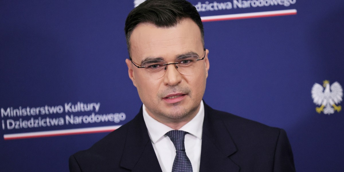 Wiceminister Maciej Wr&oacute;bel