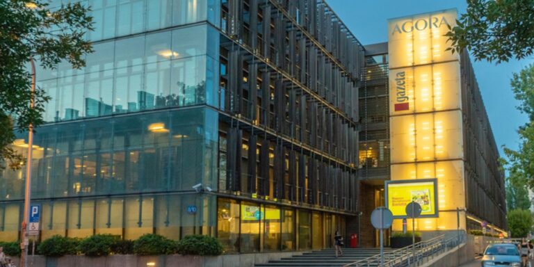 „Gazeta Wyborcza” domaga się zadośćuczynienia od skarbu państwa. Suma jest znacząca.