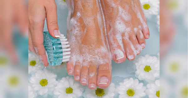 Moczenie stóp w sodzie oczyszczonej i occie: łatwy sposób na pozbycie się grzybicy, nieprzyjemnego zapachu i obrzęku