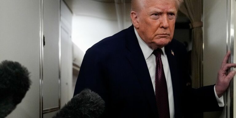 Trump a Polacy: brak sentymentów w relacjach, wskazuje badanie.