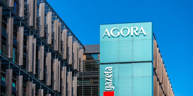 Redukcje w Agorze. Koncern medialny planuje obszerne roszady personalne, jednak wyda na to sporo. Redukcje w Agorze. Koncern medialny planuje obszerne roszady personalne, jednak wyda na to sporo.