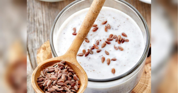 Dodaj te nasiona do kefiru: napój, który znacznie poprawia trawienie