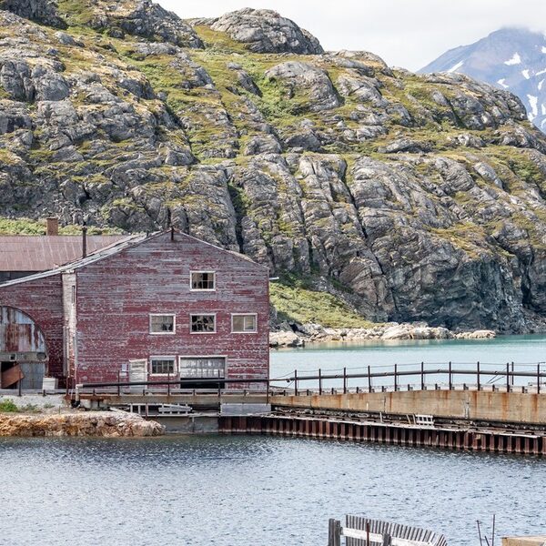 Grenlandia: bogactwo naturalne kontra wyzwania.