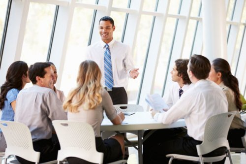 Jak zmotywować pracowników firmy do pracy po godzinach?