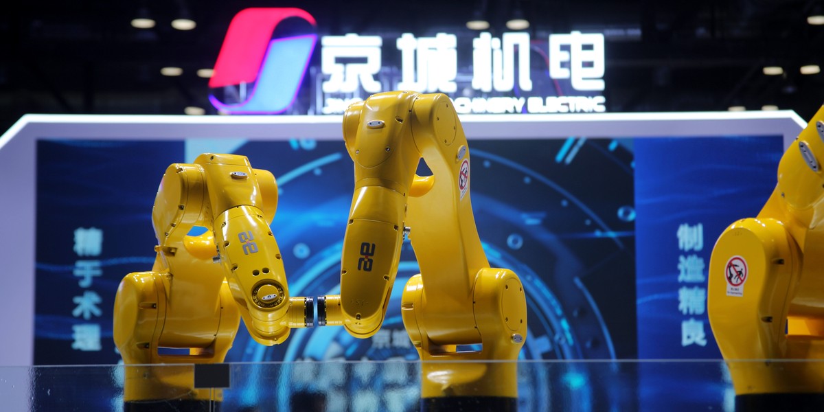 Roboty przemysłowe prezentowane podczas 27. Międzynarodowych Targ&oacute;w Zaawansowanych Technologii w Pekinie (2025)