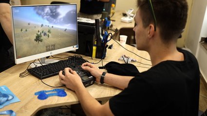 Grasz w gry i możesz spędzić godziny przed ekranem? Jesteś ideałem dla wsp&oacute;łczesnego wojska