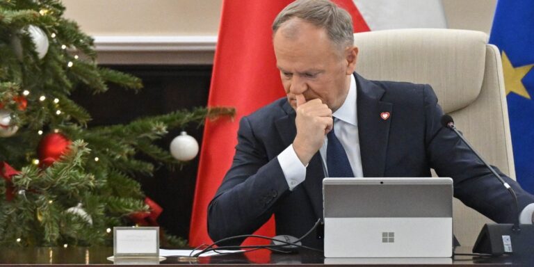 Rządowa kłótnia? Ostra reakcja Tuska na modyfikacje.