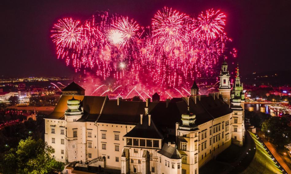 Mieszane nastroje Polak&oacute;w. Wierzymy w nienajgorszy nowy rok, ale nie w koniec wojny