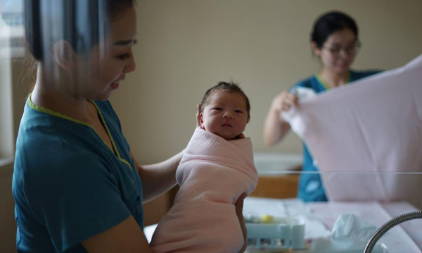 Tak Chiny walczą z demografią. Podatek od środk&oacute;w antykoncepcyjnych w g&oacute;rę